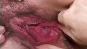 Milf flexible follando con un beso de un hombre que extiende sus caderas en calcetines