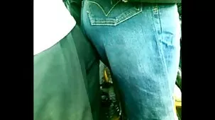 Quiero follar a una rubia por el culo después de un beso vaginal.