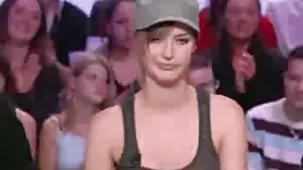 Quiero follar a una chica hermosa antes de un beso en el culo.