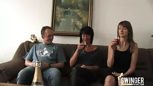 Hermoso problema maduro hizo que el tipo fumador fuera sus hermanas