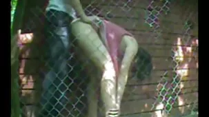 MILF cede al beso de un caballero.