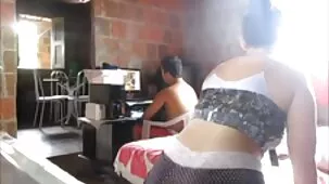 Señora gorda follando con un beso.
