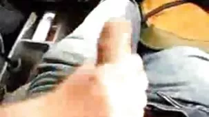 Un chico engaña a su novia que se enamora de un videojuego