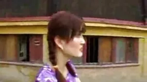 Hermosa MILF excitada por el masaje y toma el pene del masajista en su boca