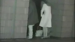 sus calcetines pelirrojos maduros chupan una gran polla joven