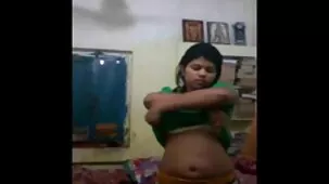 Joven adolescente con pene grande se folla descaradamente a MILF divorciada besándose
