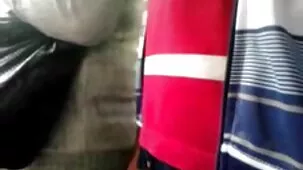ruso gordito de pelo oscuro toma un pene en una cueva y anal