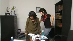 chica negra con gran botín follando con su marido negro.