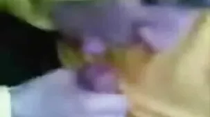 milf tetona chupa dos miembros grandes y obtiene doble penetración