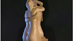 Tía madura follando con un beso con un hombre en el jardín