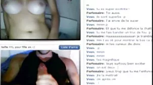 Milf chupó diligentemente la polla de su amante con bigote antes de abrir las piernas