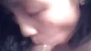 Hermanastra con amiga le hace una mamada a su hermano menor
