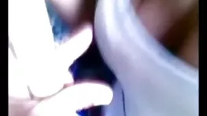 A un hombre negro le gusta follar a una mujer madura en su coño.