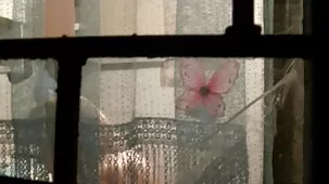 Follando a una mujer glamorosa con un beso.