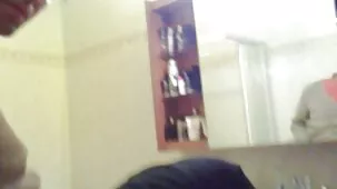 Mamá obligada a tener sexo en la cocina