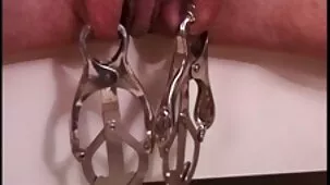 Lindo vecino se folla calcetines rojos de milf en la cocina sin besarse